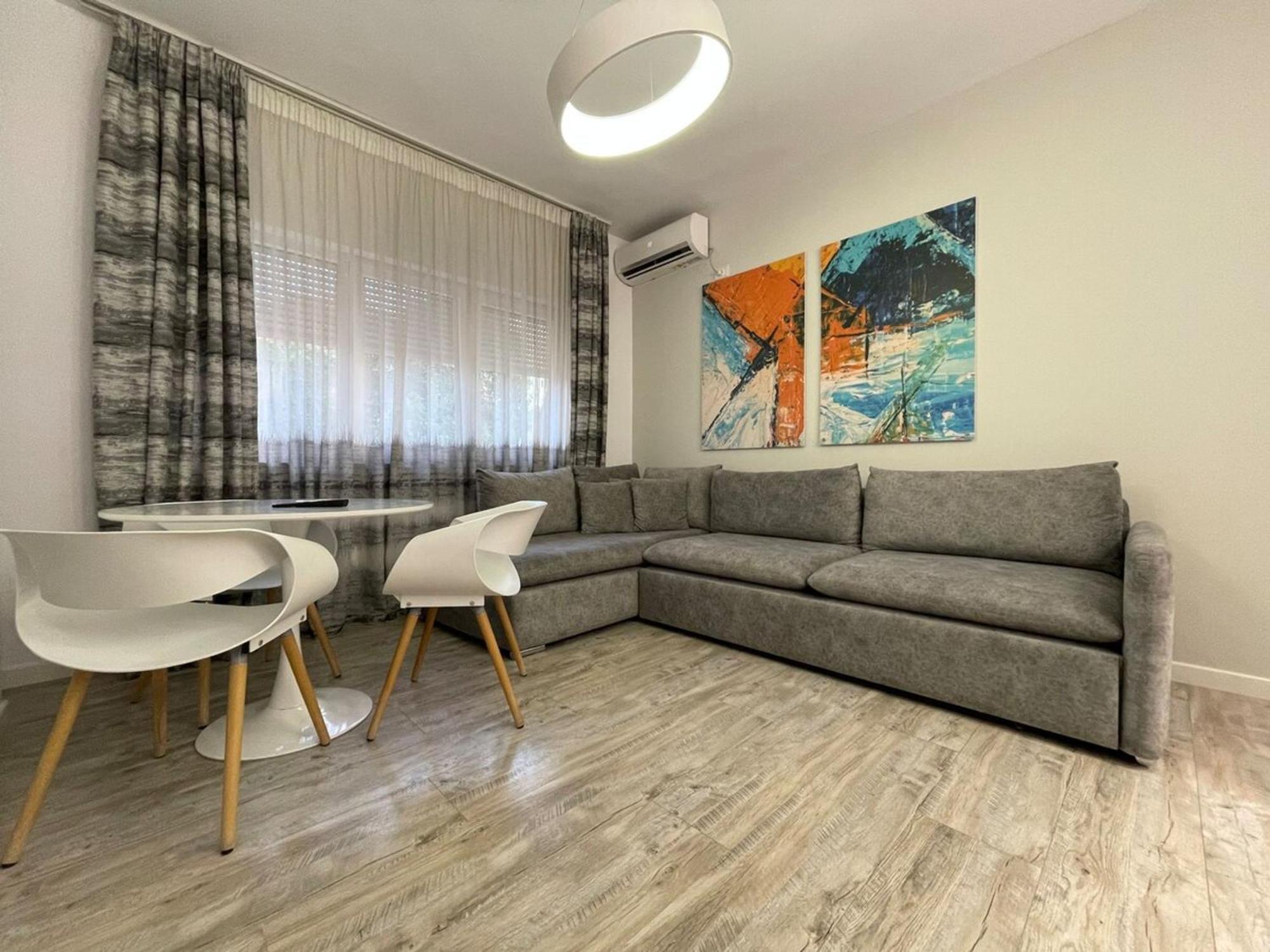 Apartment Boutique 3 - Cozy Central 1-Bedroom Tirana